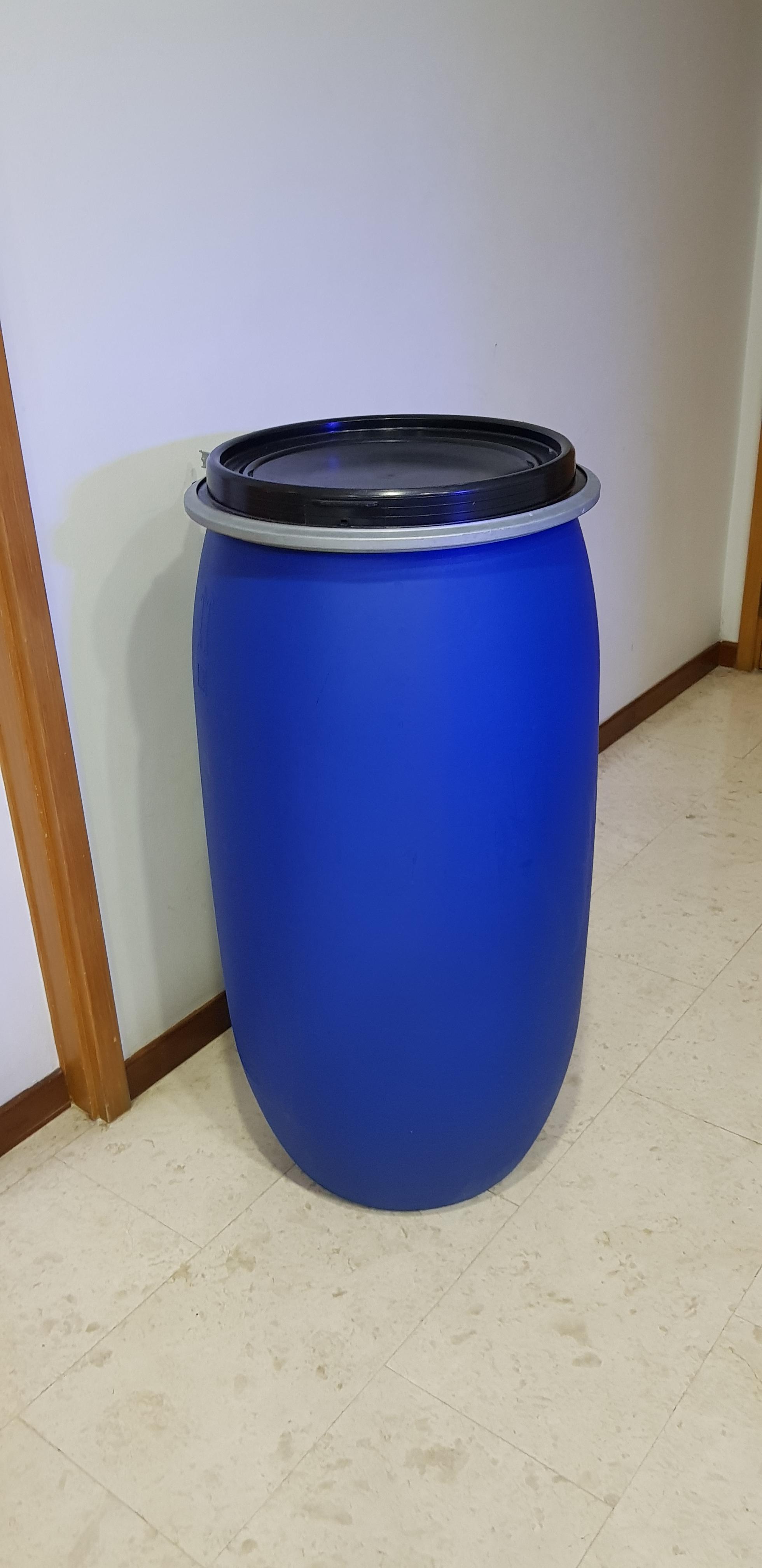 WTS 120L water drum Sell off/Pasar Malam Shop Singapore Reef Club