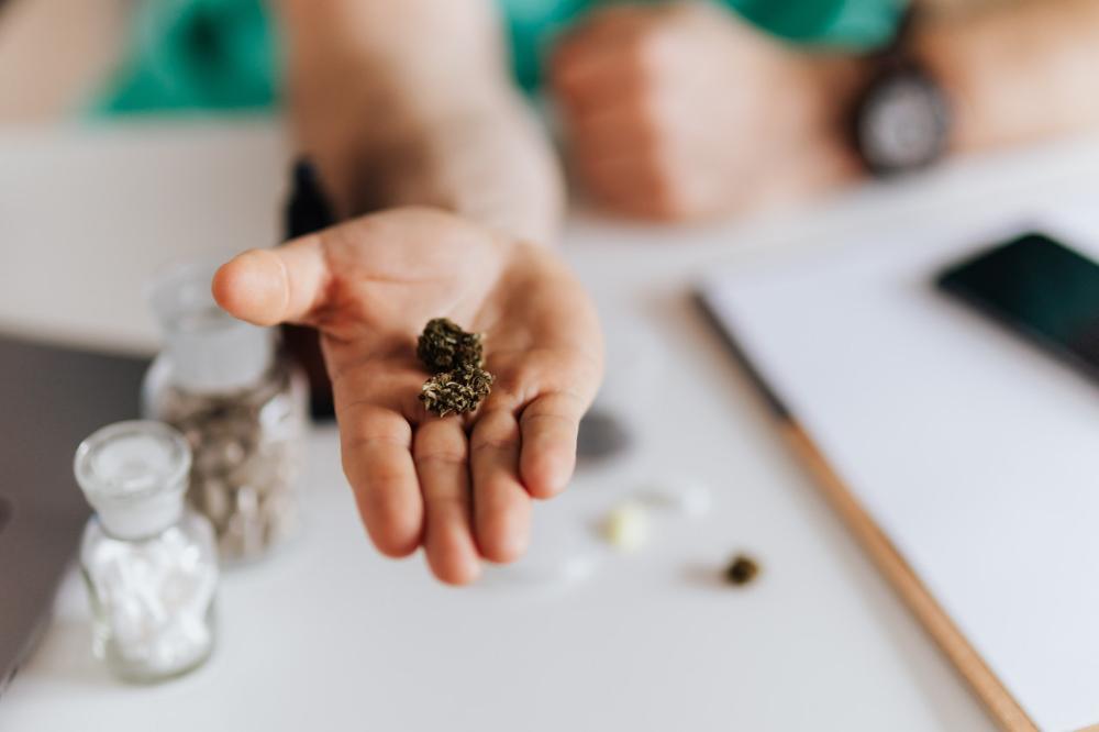 herbal_medicine.jpg.3b2a6cde517c4e12908d90c3d7bb43f3.jpg